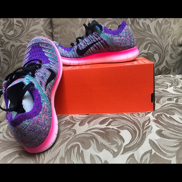 COPY - Nike WMNS Free RN Flyknit - Picture 2 of 9